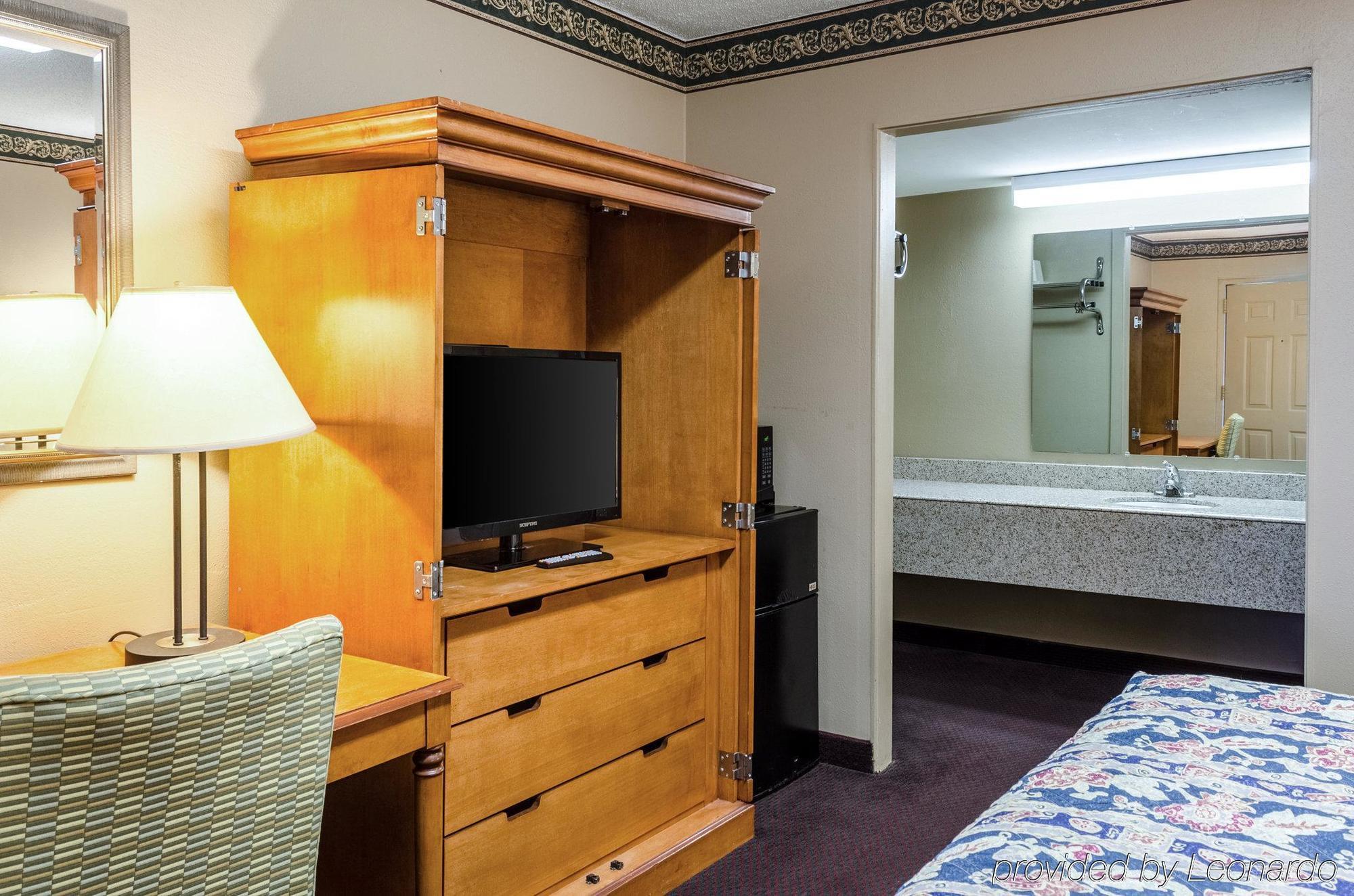 Rodeway Inn Indianola Екстер'єр фото