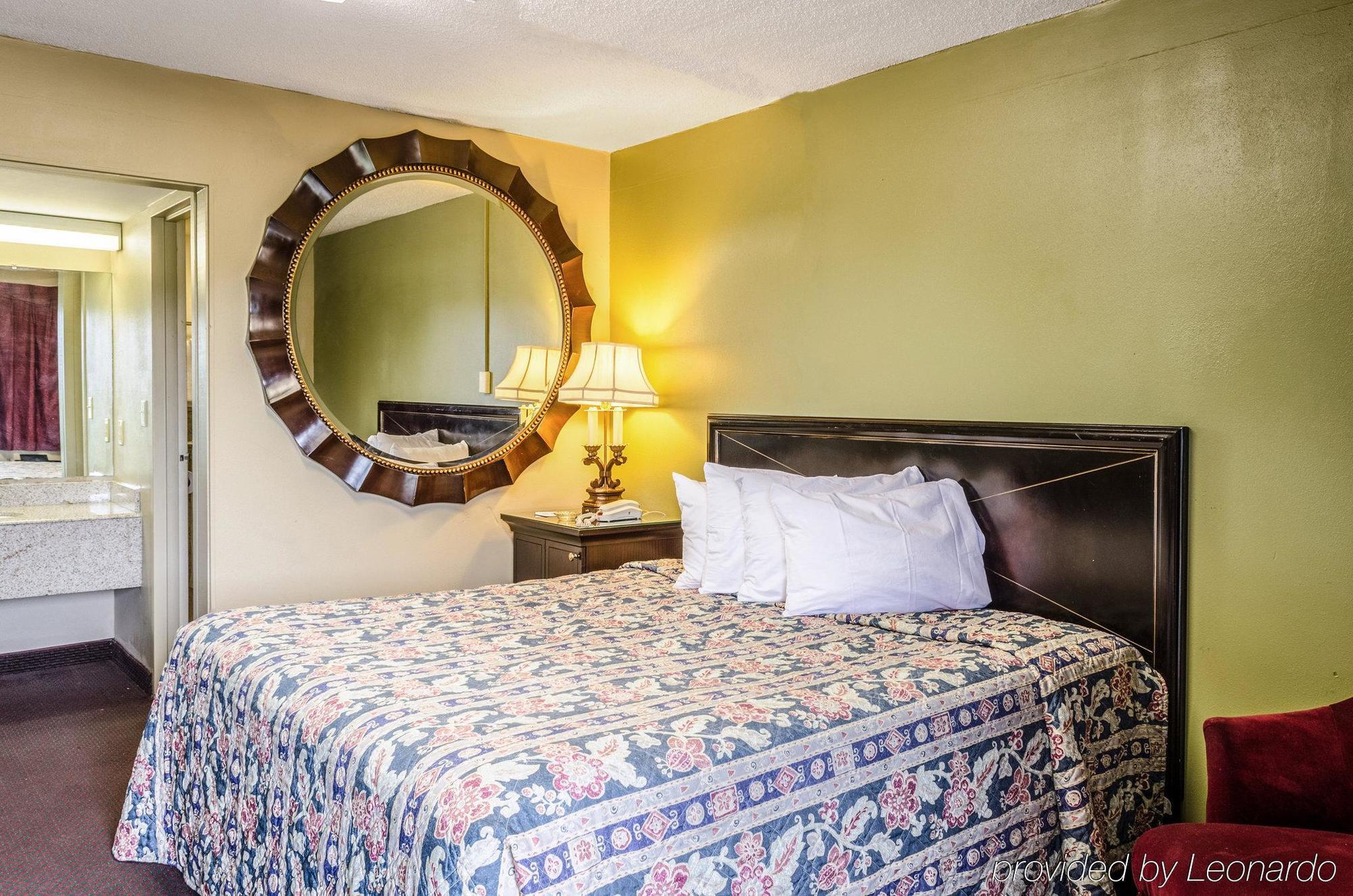 Rodeway Inn Indianola Екстер'єр фото