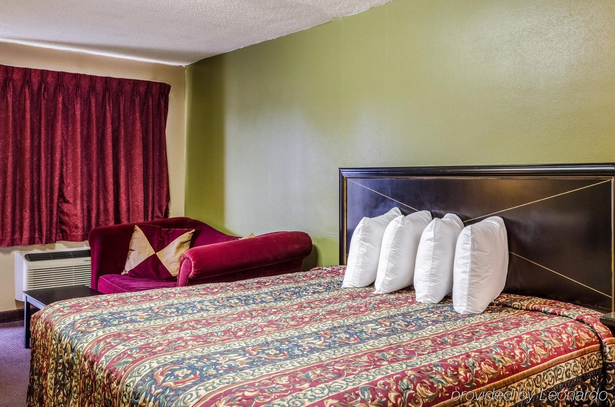 Rodeway Inn Indianola Екстер'єр фото